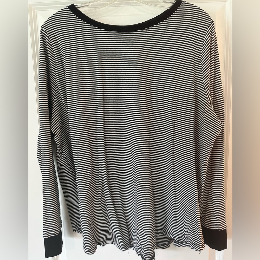 💚Terra & Sky Black and White Striped Top
